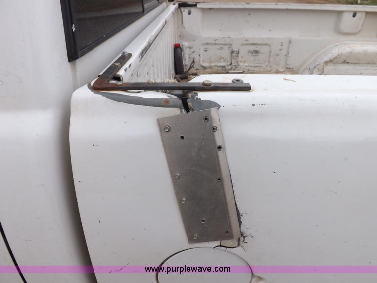 image for item H7198 2001 GMC Sierra 2500HD Extended Cab pickup truck