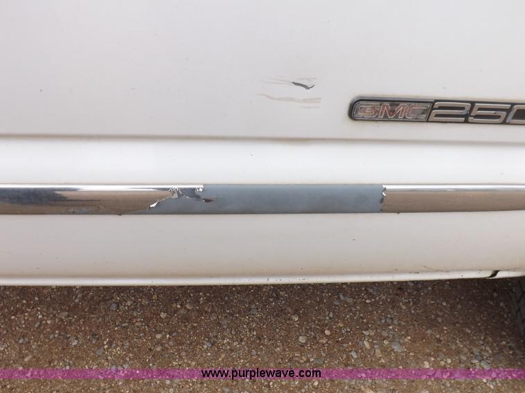 image for item H7198 2001 GMC Sierra 2500HD Extended Cab pickup truck