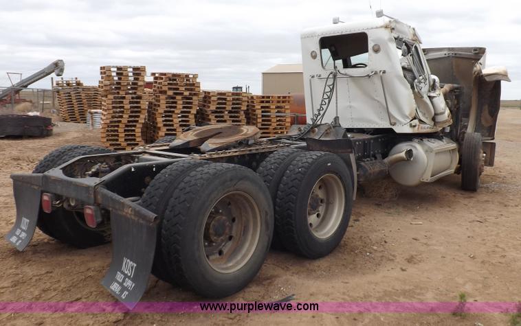 image for item H7200 1993 Peterbilt 379 semi truck