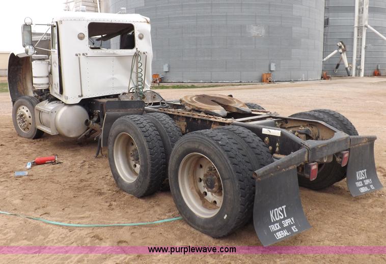 image for item H7200 1993 Peterbilt 379 semi truck