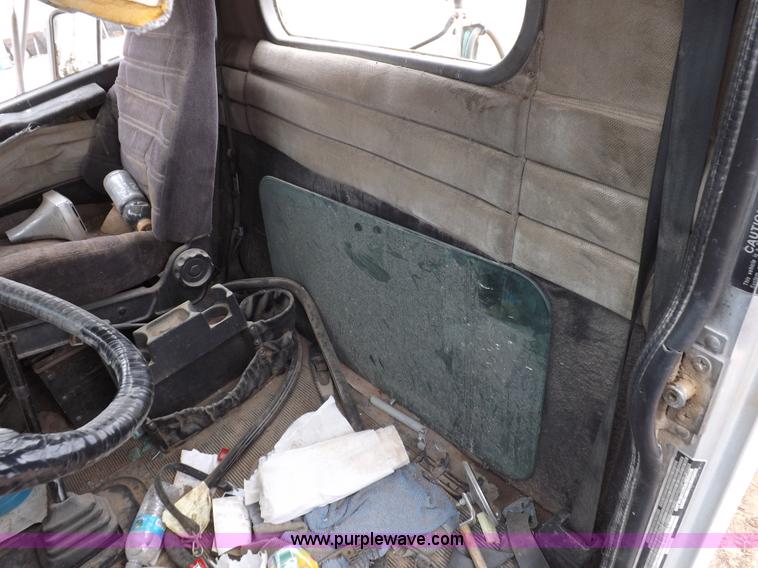 image for item H7200 1993 Peterbilt 379 semi truck