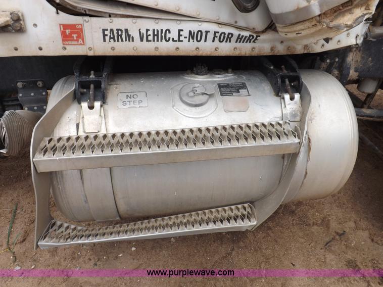 image for item H7200 1993 Peterbilt 379 semi truck