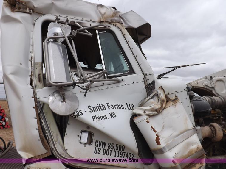 image for item H7200 1993 Peterbilt 379 semi truck