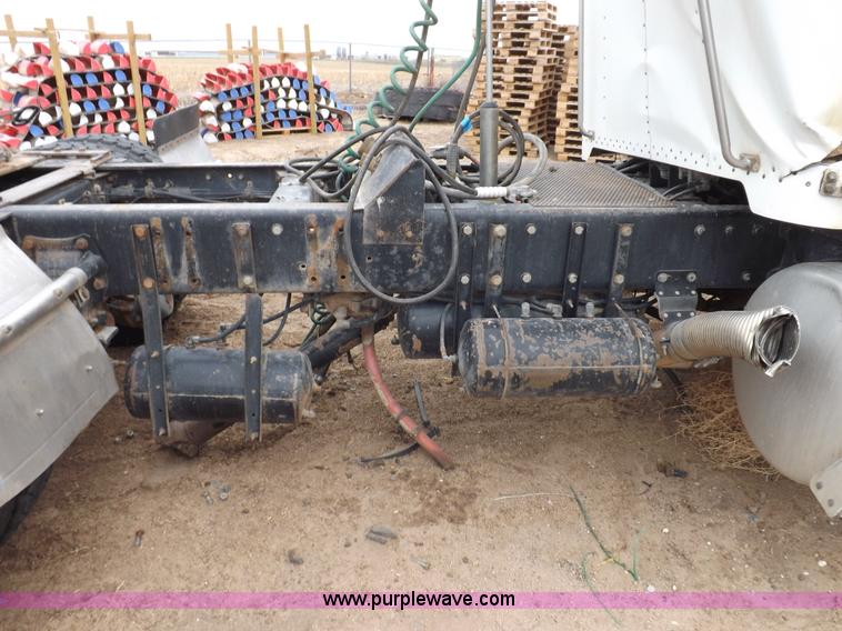 image for item H7200 1993 Peterbilt 379 semi truck