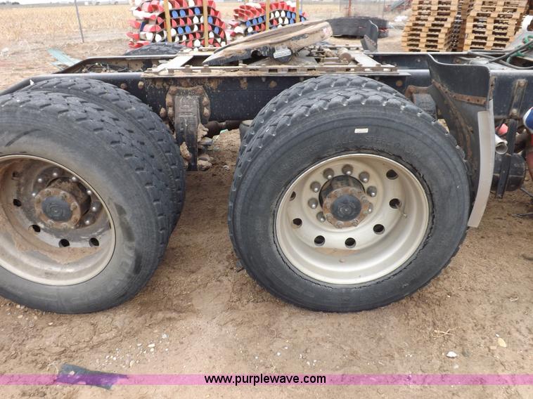 image for item H7200 1993 Peterbilt 379 semi truck