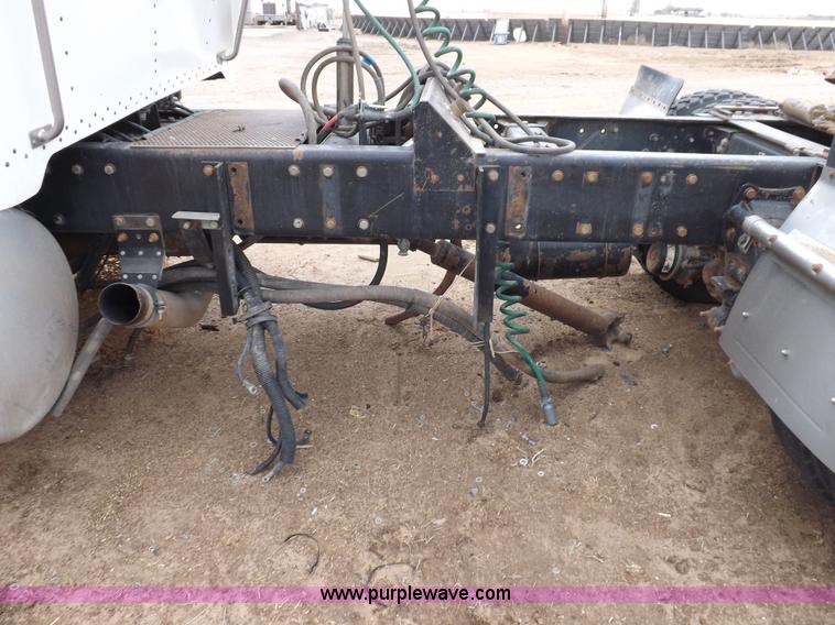 image for item H7200 1993 Peterbilt 379 semi truck