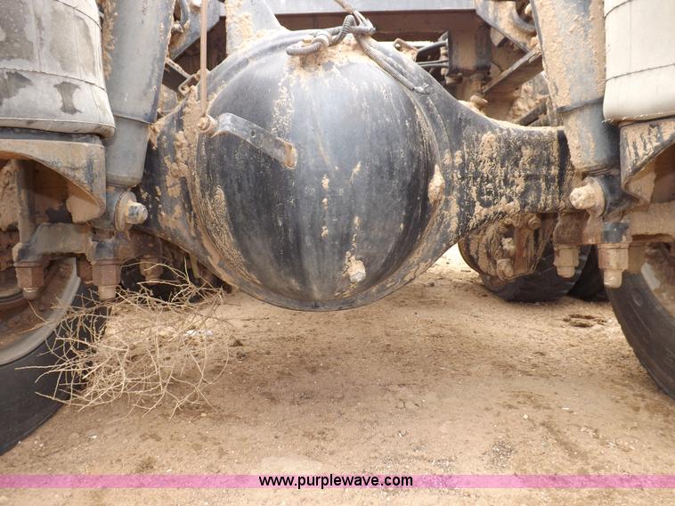 image for item H7200 1993 Peterbilt 379 semi truck