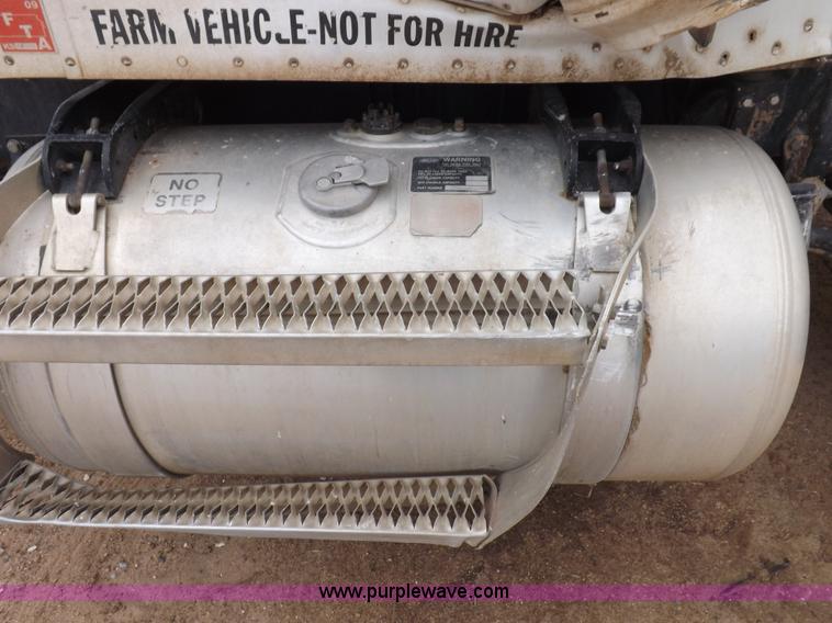 image for item H7200 1993 Peterbilt 379 semi truck