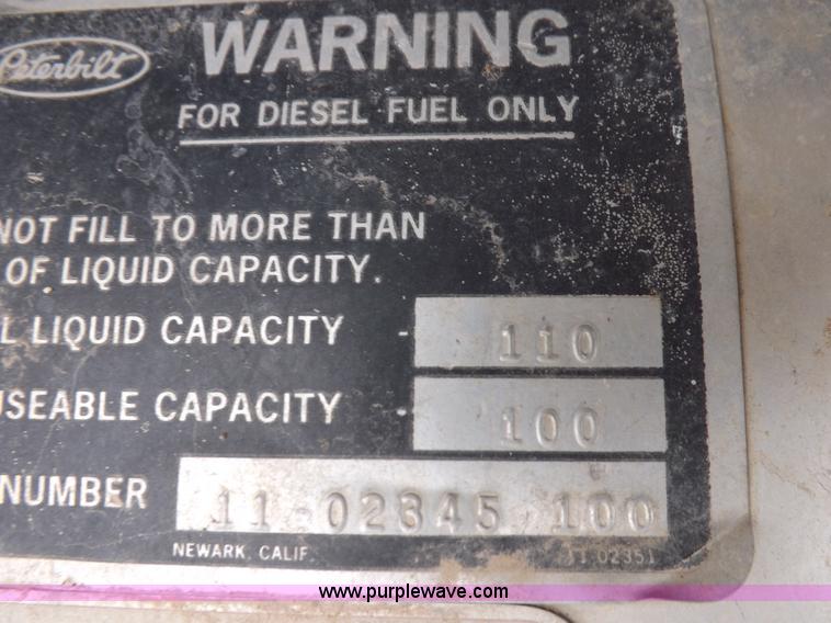 image for item H7200 1993 Peterbilt 379 semi truck