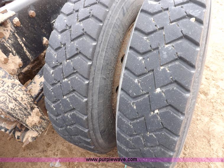 image for item H7200 1993 Peterbilt 379 semi truck