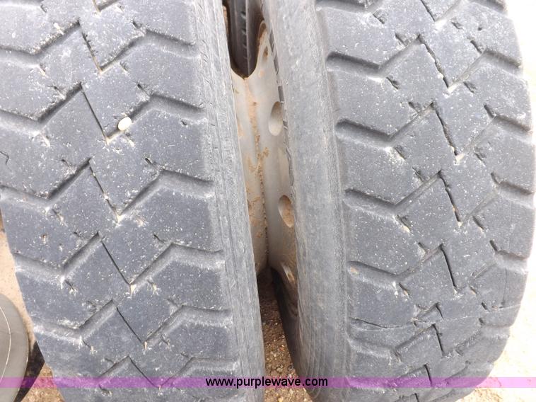 image for item H7200 1993 Peterbilt 379 semi truck