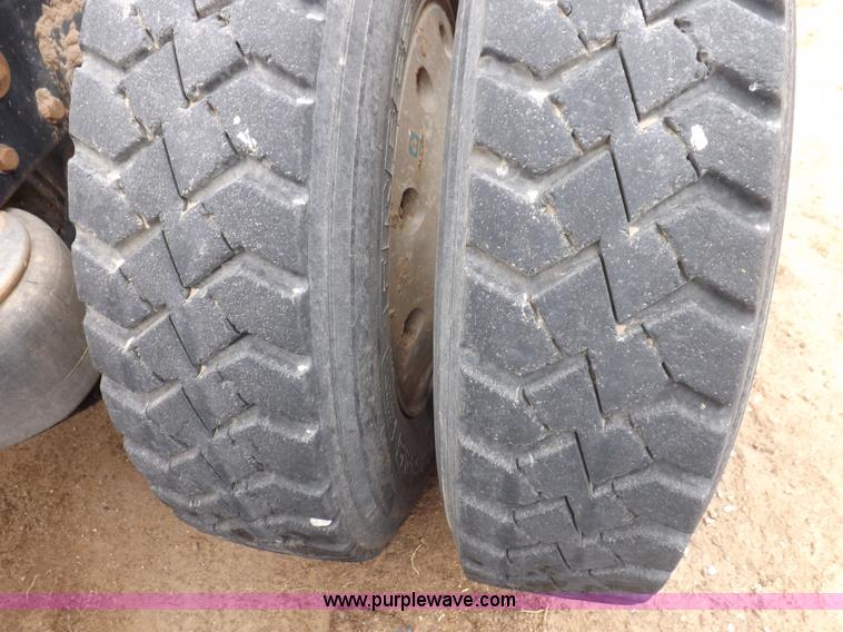 image for item H7200 1993 Peterbilt 379 semi truck