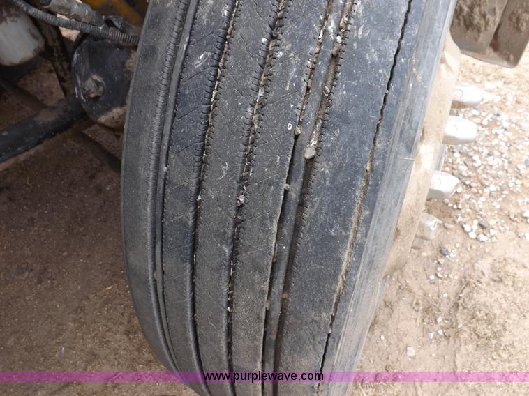 image for item H7200 1993 Peterbilt 379 semi truck