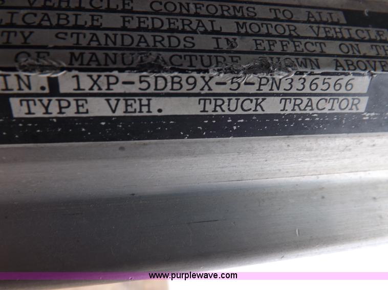 image for item H7200 1993 Peterbilt 379 semi truck