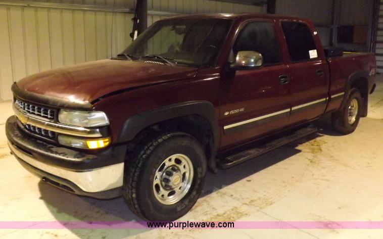 image for item H7201 2002 Chevrolet Silverado 1500HD Crew Cab pickup truck
