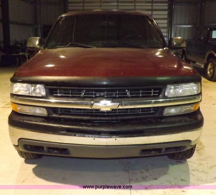 image for item H7201 2002 Chevrolet Silverado 1500HD Crew Cab pickup truck
