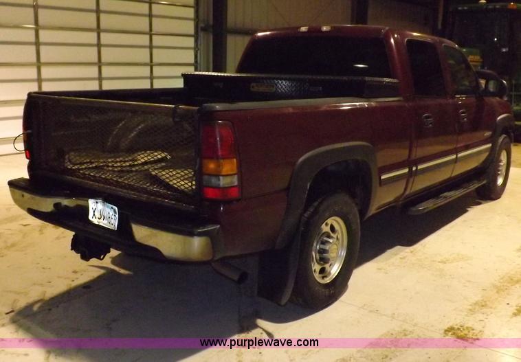 image for item H7201 2002 Chevrolet Silverado 1500HD Crew Cab pickup truck