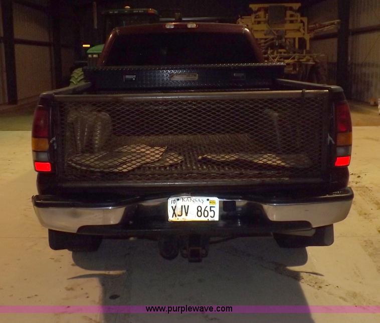 image for item H7201 2002 Chevrolet Silverado 1500HD Crew Cab pickup truck