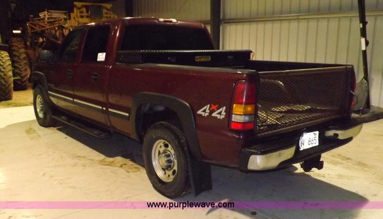 image for item H7201 2002 Chevrolet Silverado 1500HD Crew Cab pickup truck