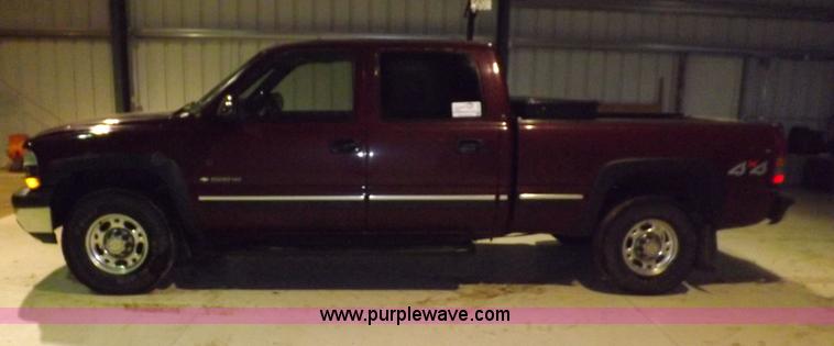 image for item H7201 2002 Chevrolet Silverado 1500HD Crew Cab pickup truck
