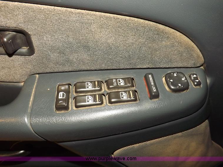 image for item H7201 2002 Chevrolet Silverado 1500HD Crew Cab pickup truck