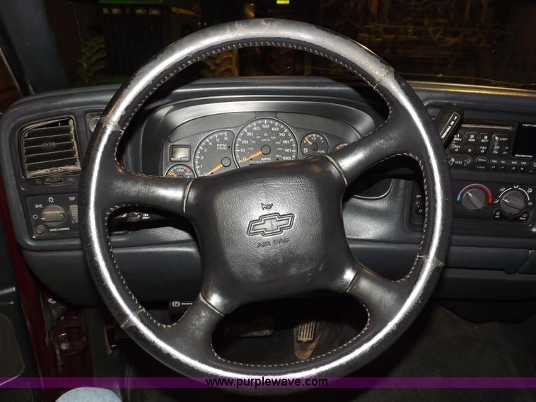 image for item H7201 2002 Chevrolet Silverado 1500HD Crew Cab pickup truck