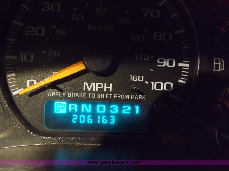 image for item H7201 2002 Chevrolet Silverado 1500HD Crew Cab pickup truck