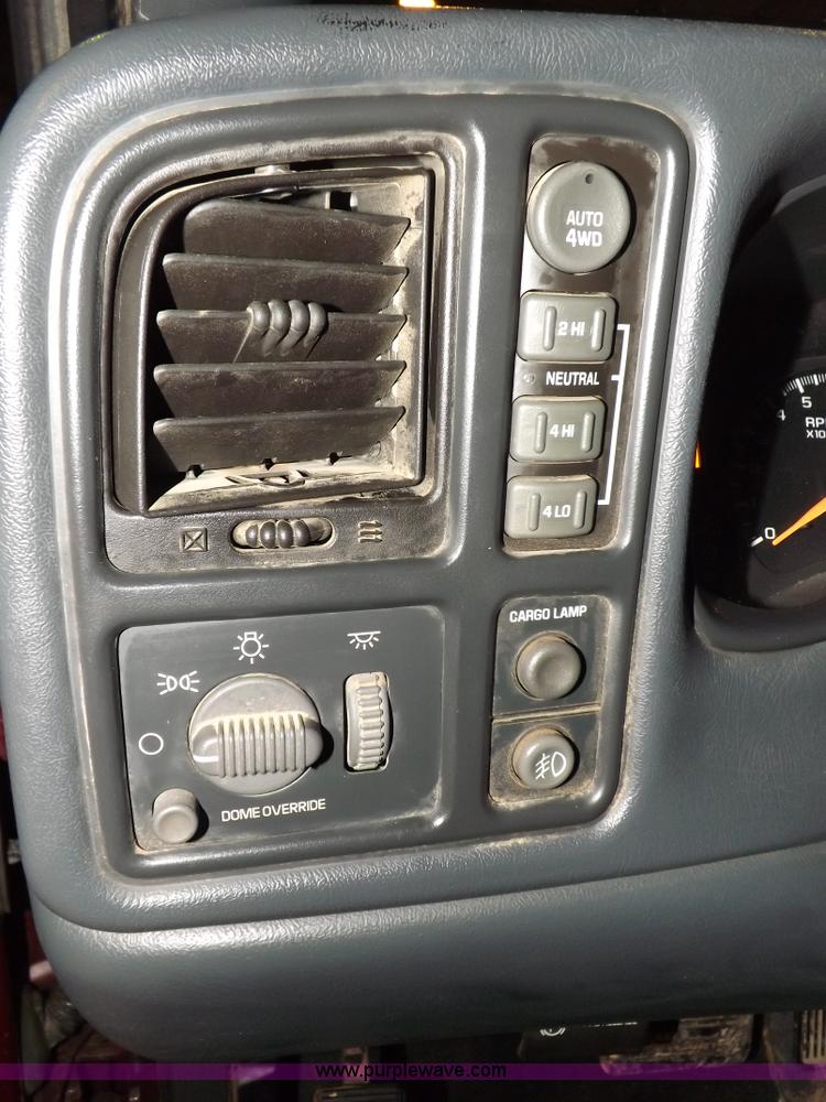 image for item H7201 2002 Chevrolet Silverado 1500HD Crew Cab pickup truck