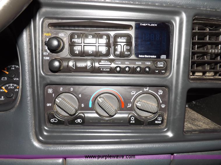 image for item H7201 2002 Chevrolet Silverado 1500HD Crew Cab pickup truck