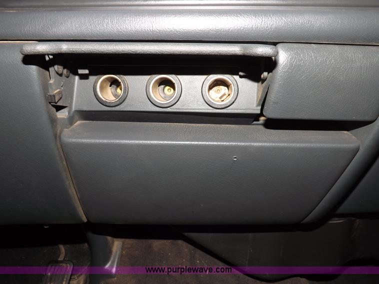 image for item H7201 2002 Chevrolet Silverado 1500HD Crew Cab pickup truck