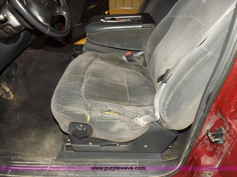 image for item H7201 2002 Chevrolet Silverado 1500HD Crew Cab pickup truck