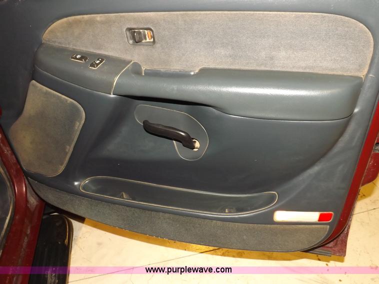 image for item H7201 2002 Chevrolet Silverado 1500HD Crew Cab pickup truck