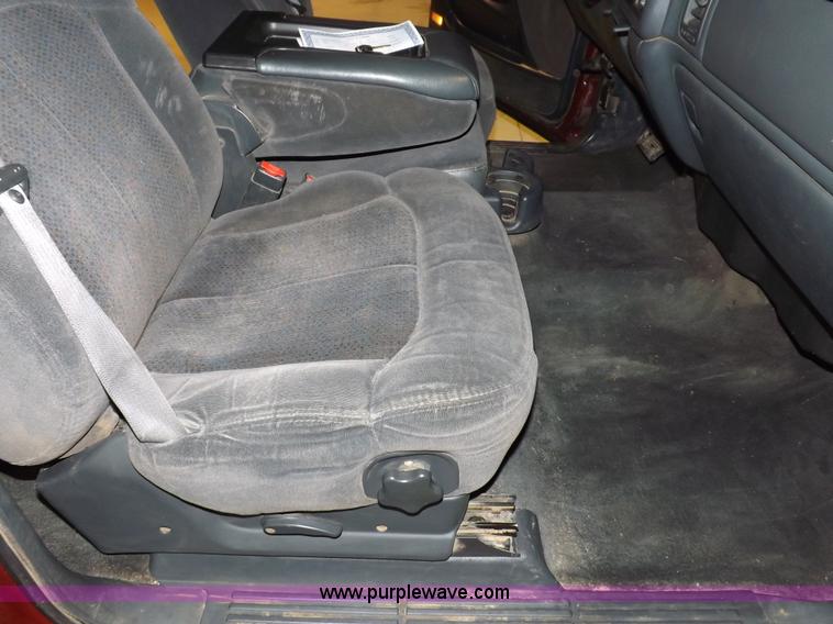 image for item H7201 2002 Chevrolet Silverado 1500HD Crew Cab pickup truck