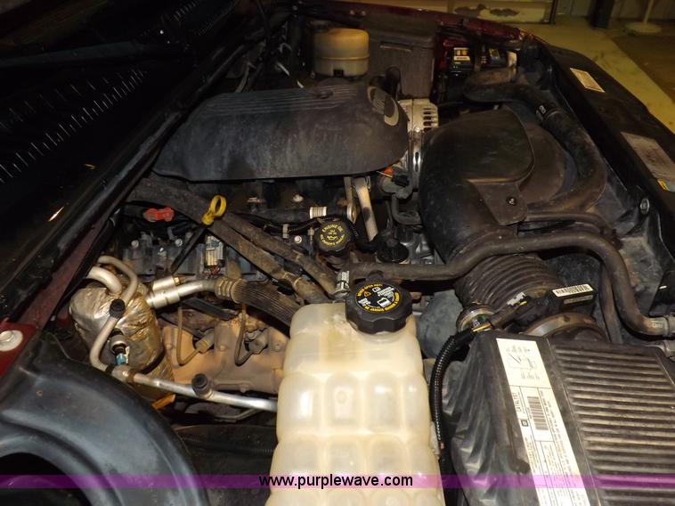 image for item H7201 2002 Chevrolet Silverado 1500HD Crew Cab pickup truck