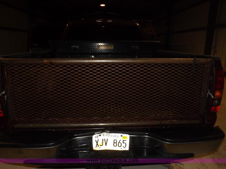 image for item H7201 2002 Chevrolet Silverado 1500HD Crew Cab pickup truck