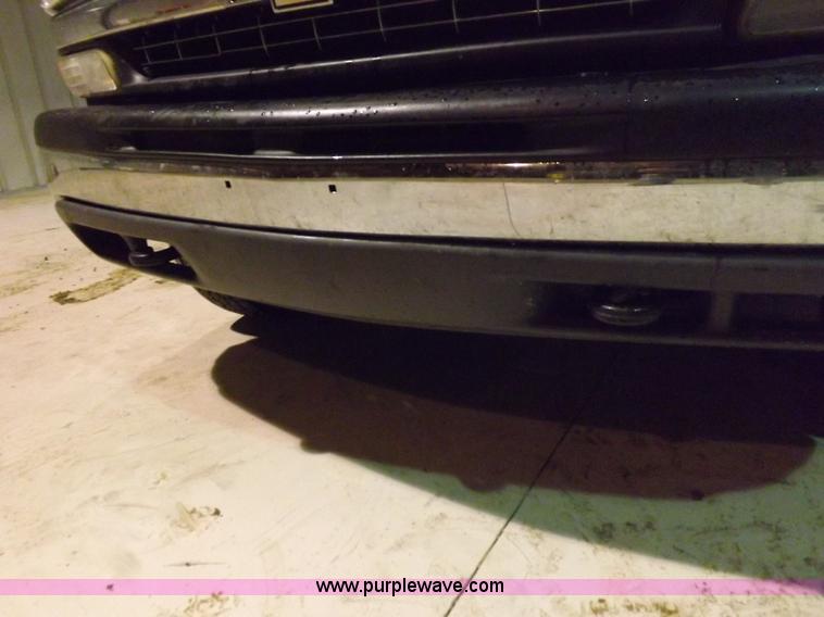 image for item H7201 2002 Chevrolet Silverado 1500HD Crew Cab pickup truck