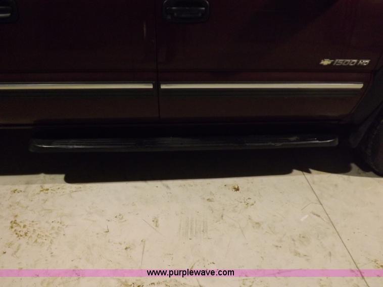 image for item H7201 2002 Chevrolet Silverado 1500HD Crew Cab pickup truck