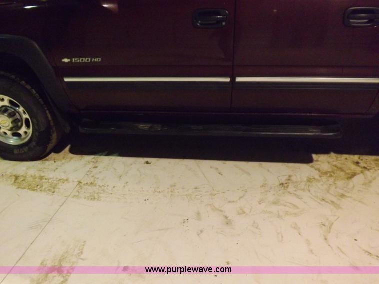 image for item H7201 2002 Chevrolet Silverado 1500HD Crew Cab pickup truck