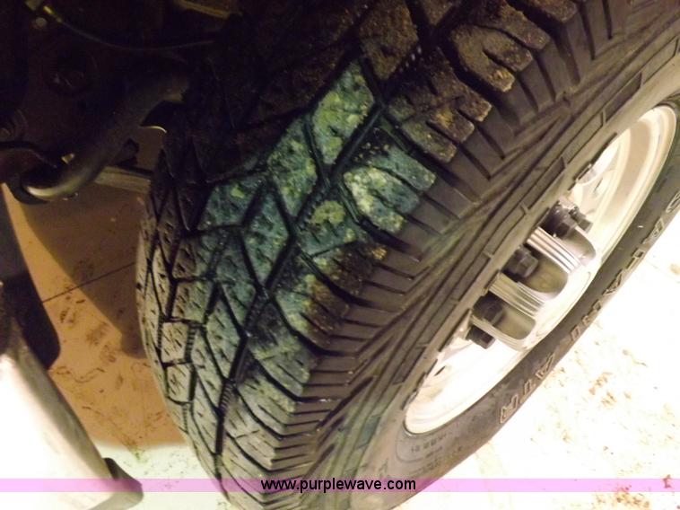 image for item H7201 2002 Chevrolet Silverado 1500HD Crew Cab pickup truck