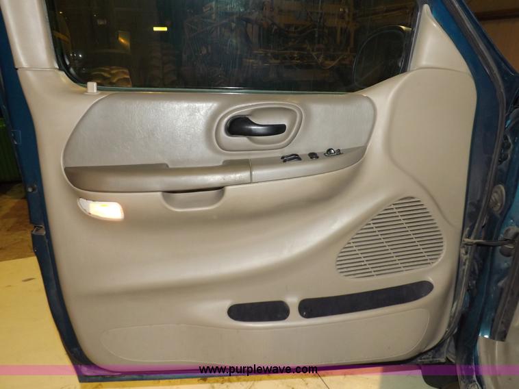 image for item H7202 2000 Ford F150 XLT SuperCab pickup truck