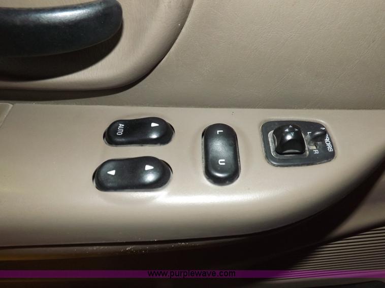 image for item H7202 2000 Ford F150 XLT SuperCab pickup truck