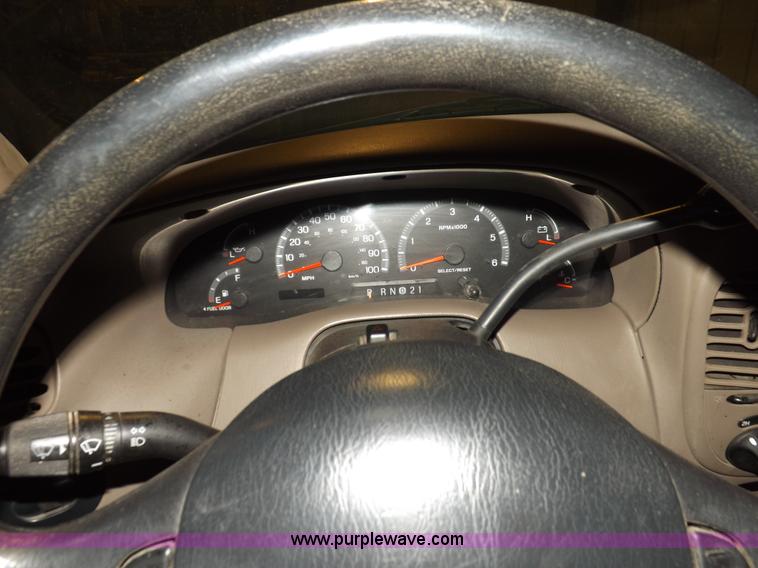 image for item H7202 2000 Ford F150 XLT SuperCab pickup truck