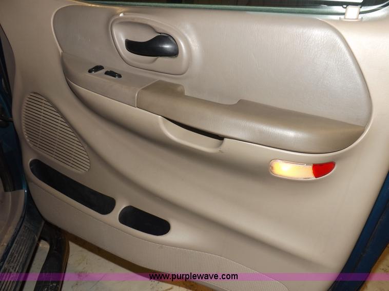 image for item H7202 2000 Ford F150 XLT SuperCab pickup truck