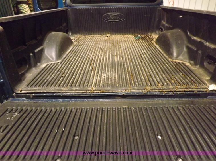 image for item H7202 2000 Ford F150 XLT SuperCab pickup truck