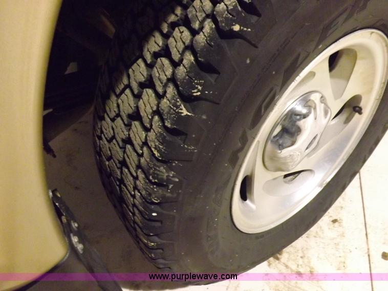 image for item H7202 2000 Ford F150 XLT SuperCab pickup truck