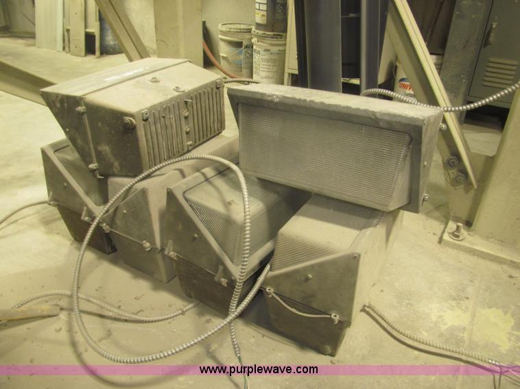 image for item K9715 (6) wall mount rectangular lights