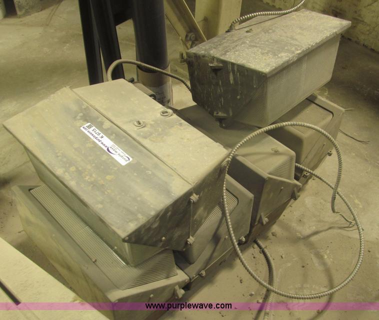 image for item K9715 (6) wall mount rectangular lights