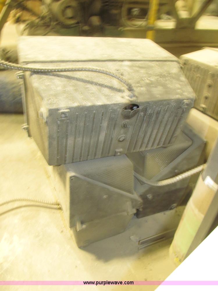 image for item K9715 (6) wall mount rectangular lights