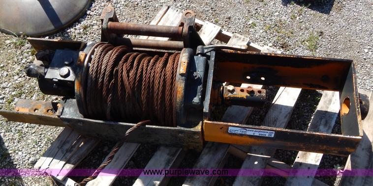 image for item V9909 Braden hydraulic driven winch