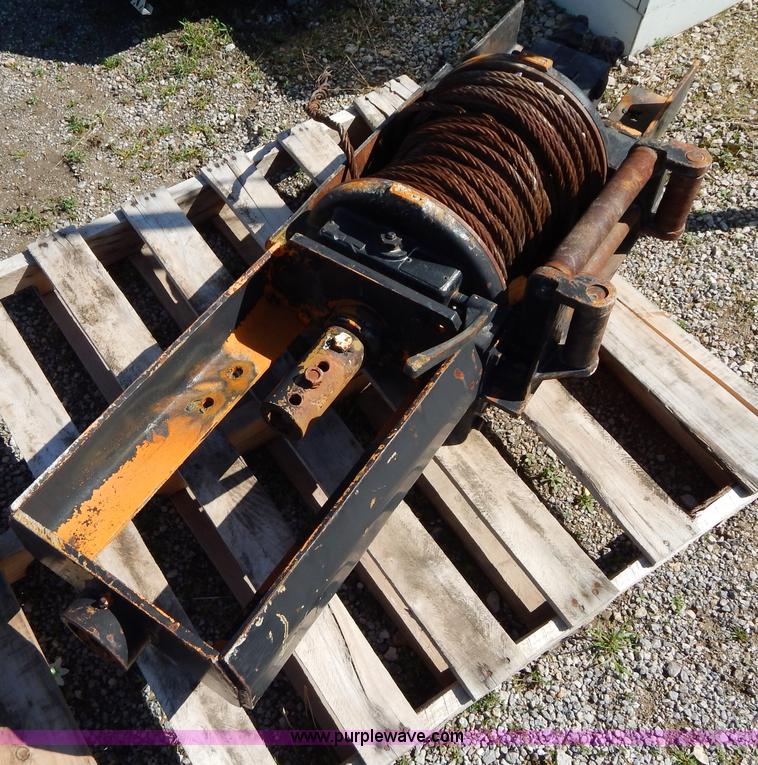 image for item V9909 Braden hydraulic driven winch